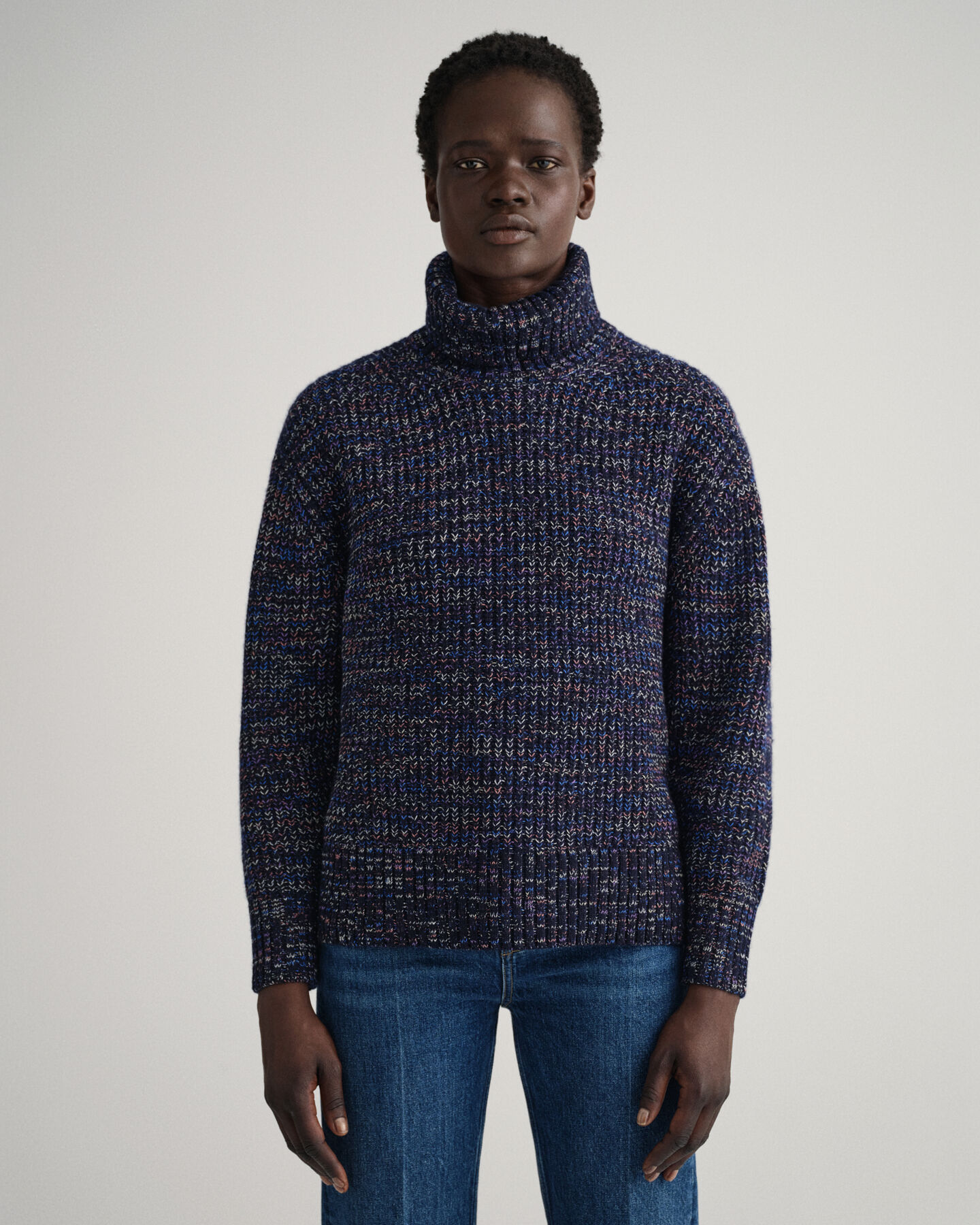 Monivärinen pooloneule