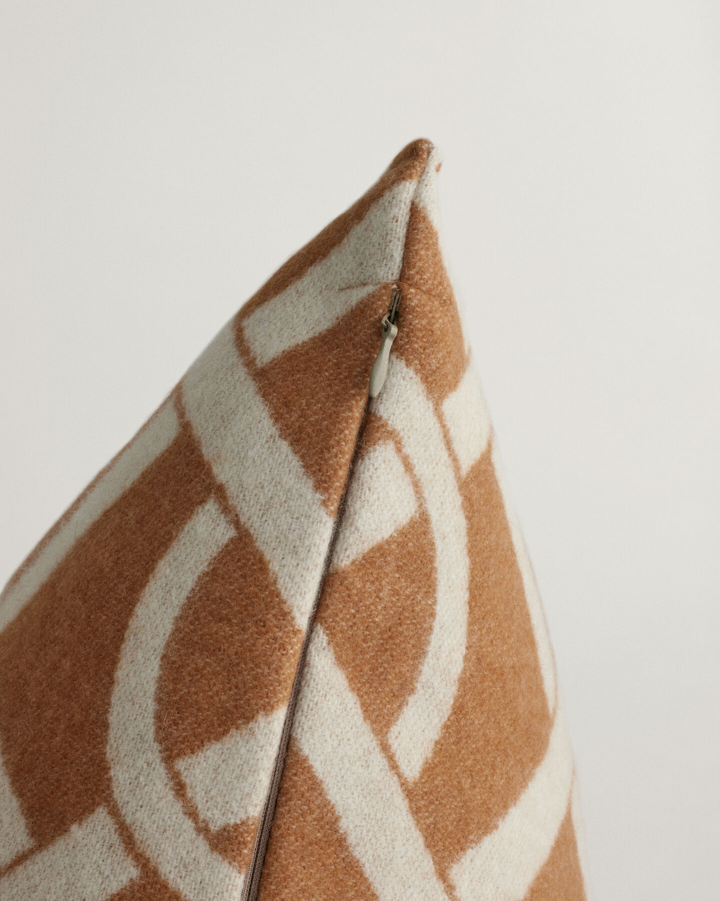 G Patterned-tyynynpäällinen