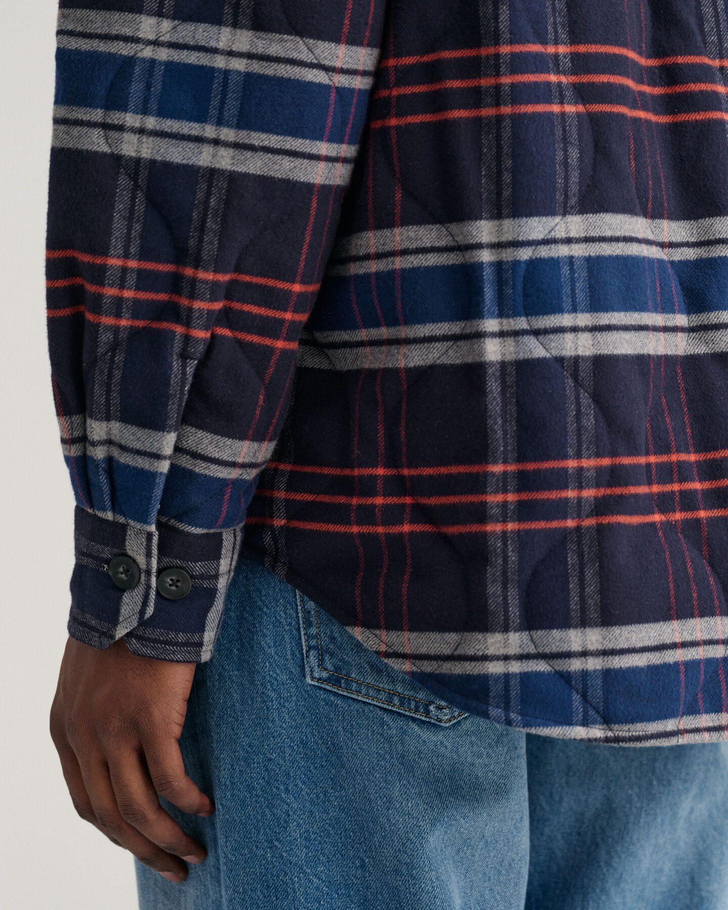 Tikattu flanellikankainen päällyspaita