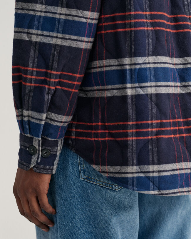 Tikattu flanellikankainen päällyspaita