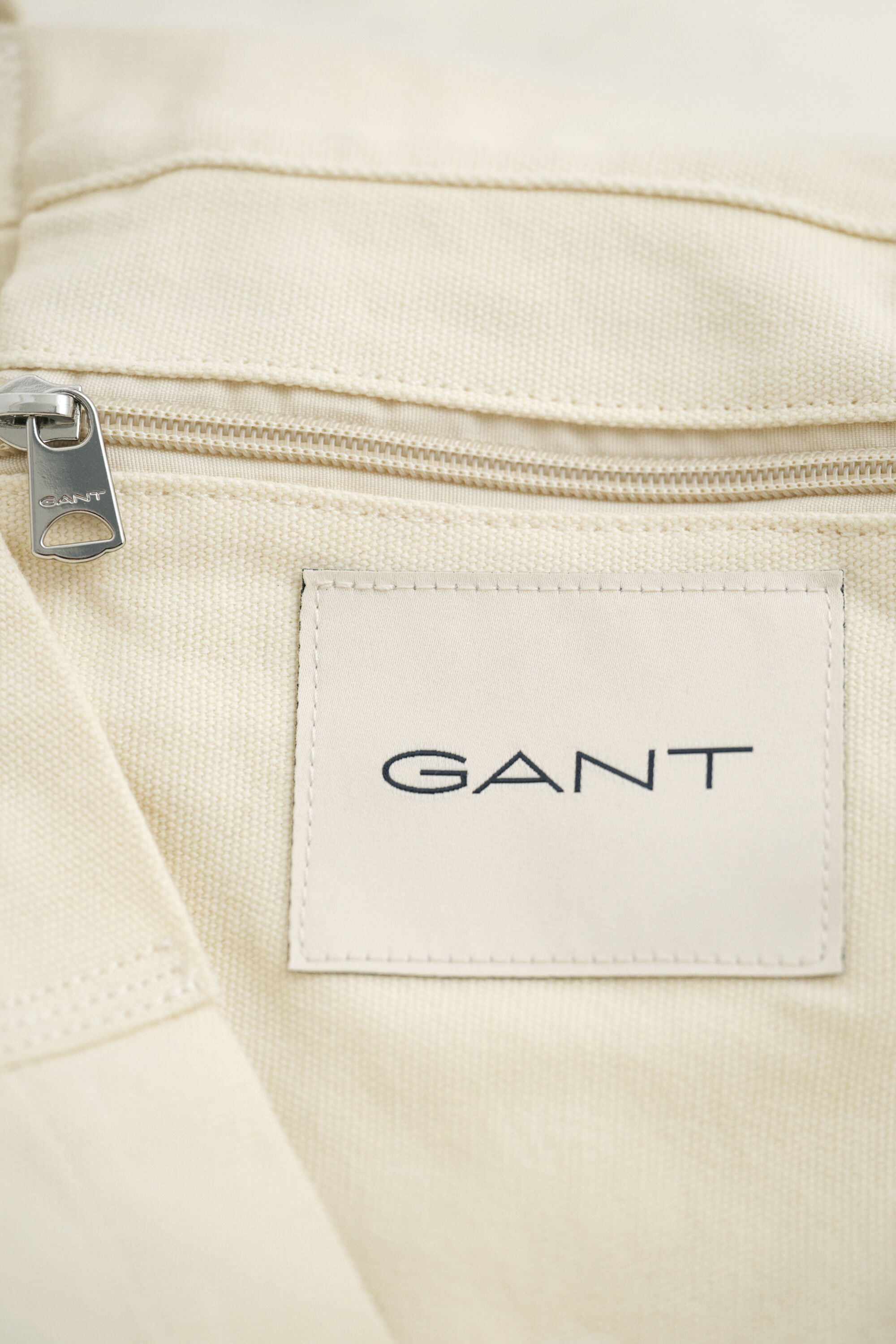 Kanvaasikankainen ostoskassi