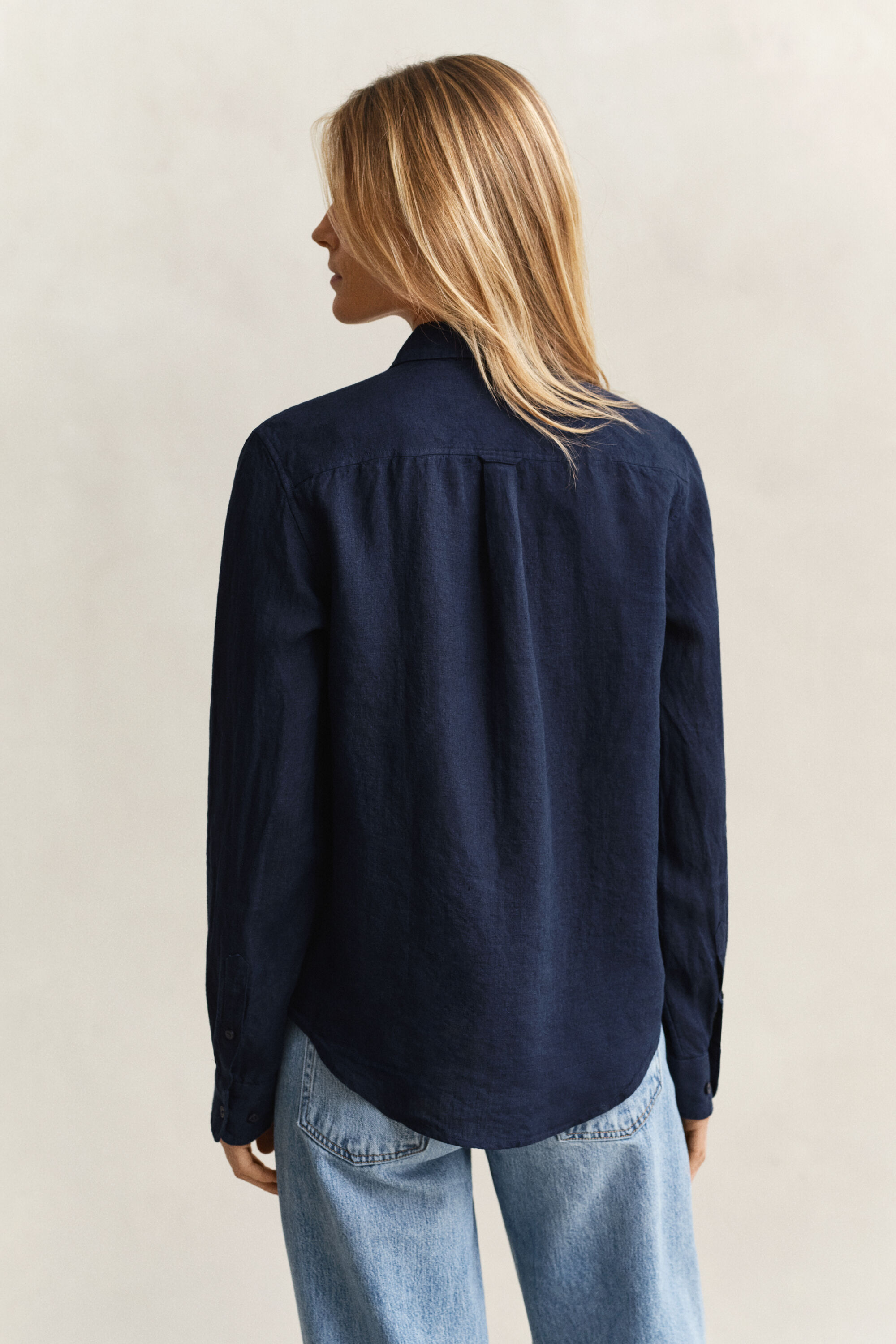 Regular fit ‑mitoitettu pellavapaita