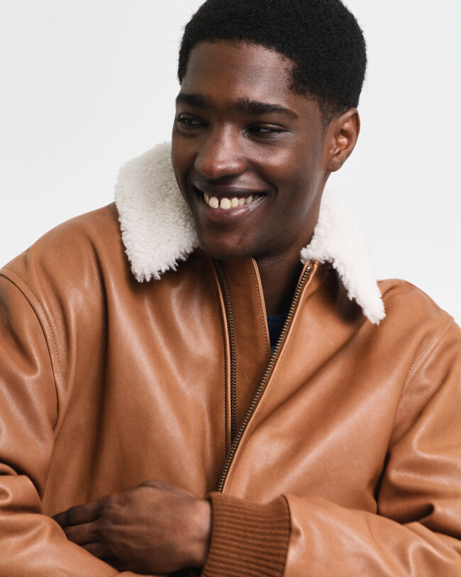 Nahkainen lentäjäntakki