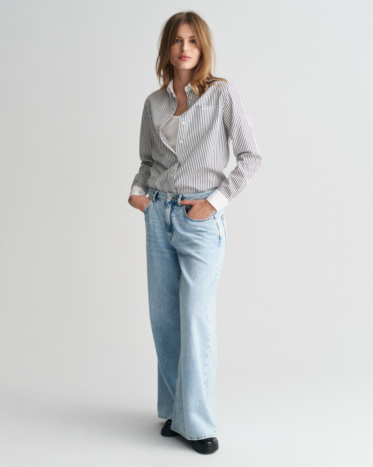 Regular fit ‑mitoitettu raitapaita, kontrastivärinen kaulus