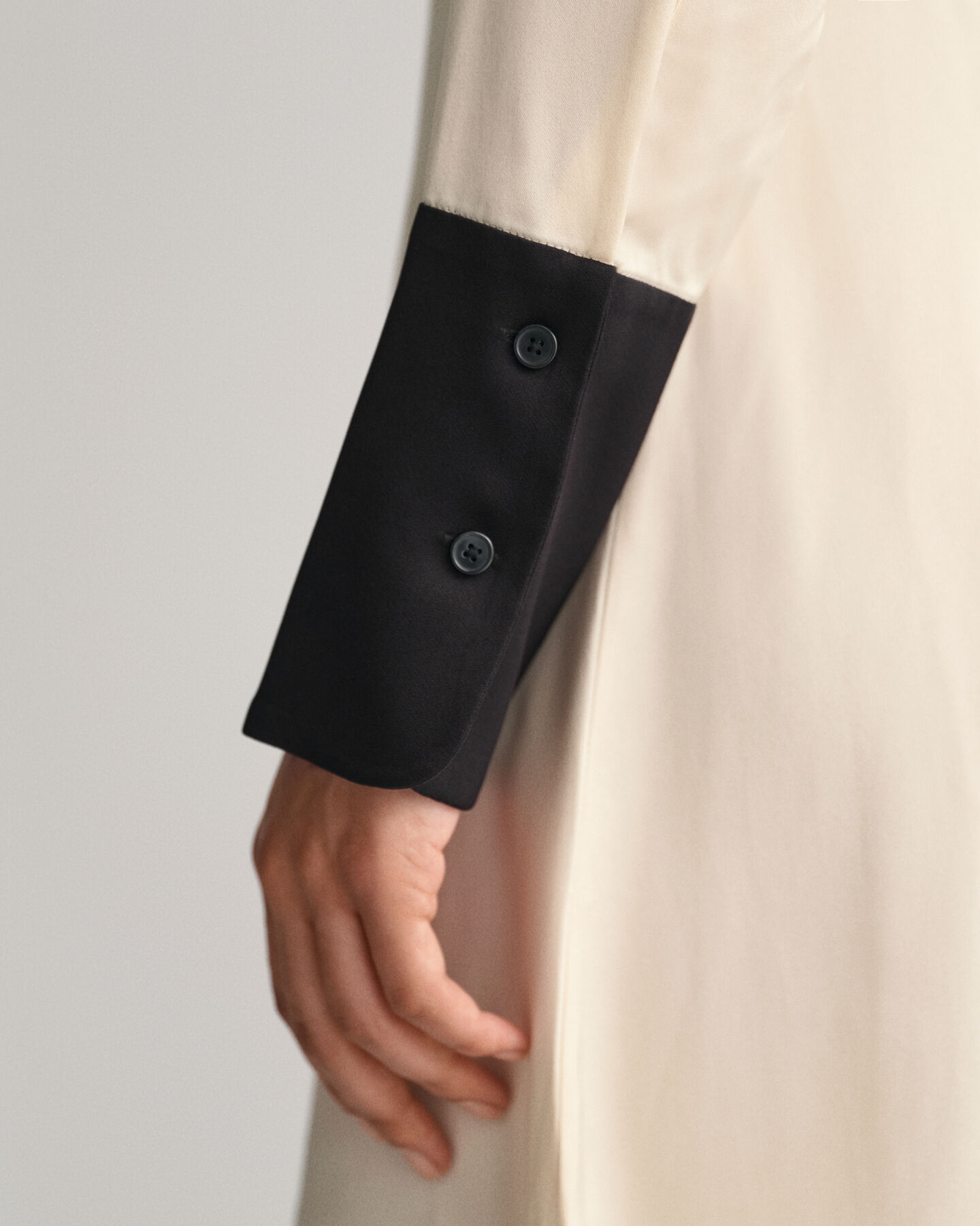 Kontrastiv&auml;rinen paitamekko