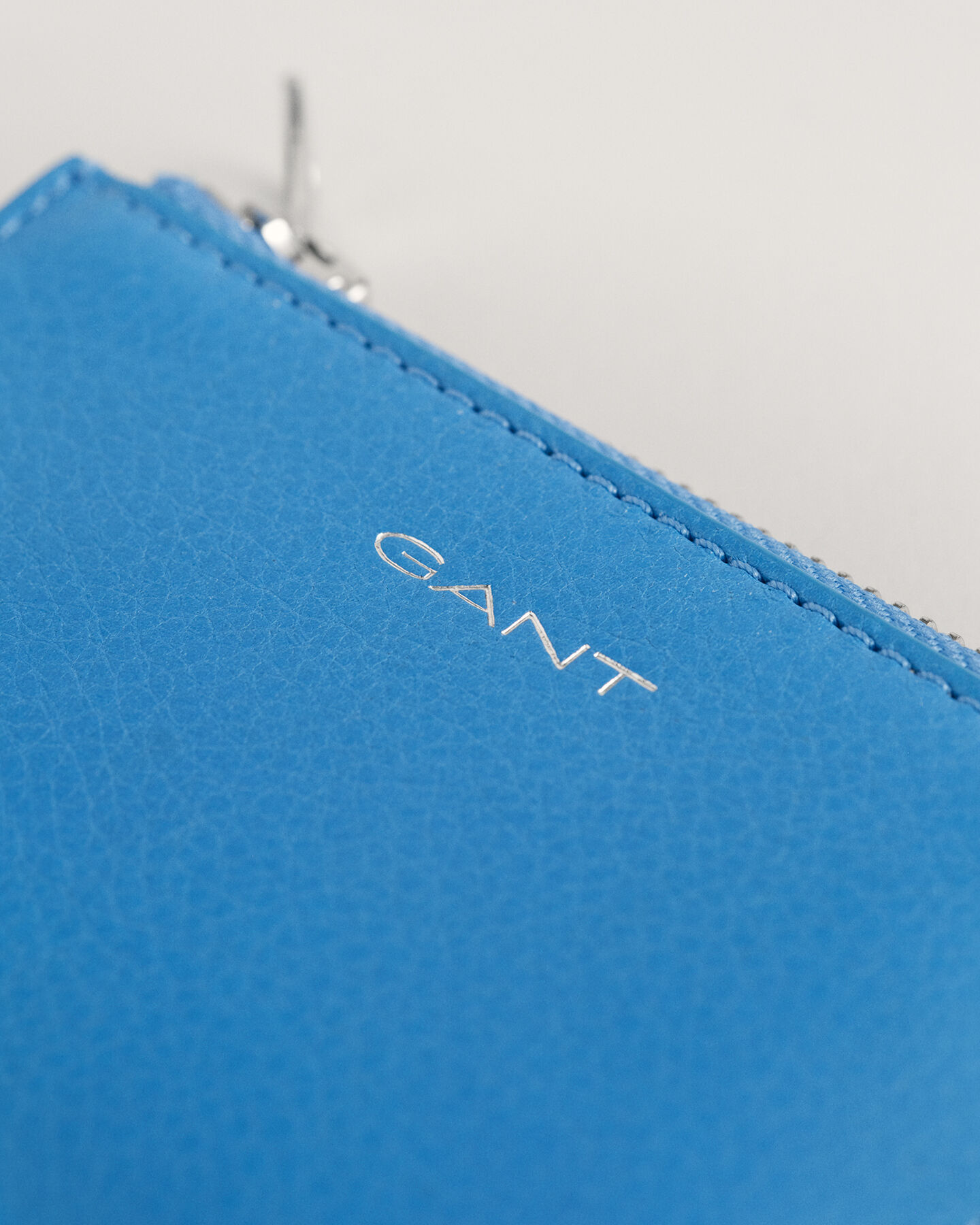 Vetoketjullinen nahkakukkaro