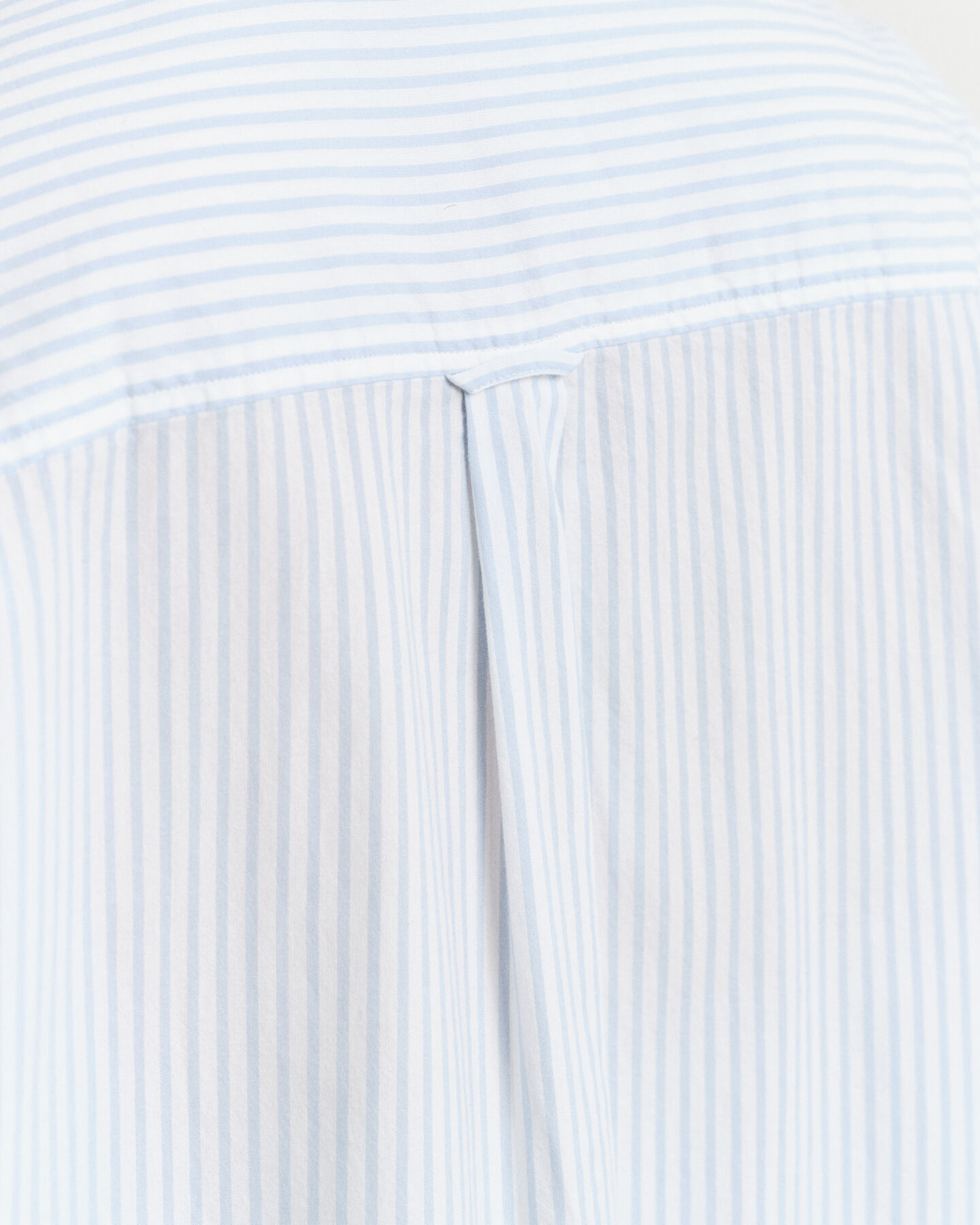 Oversized fit -mitoitettu ylellinen oxford-mekko