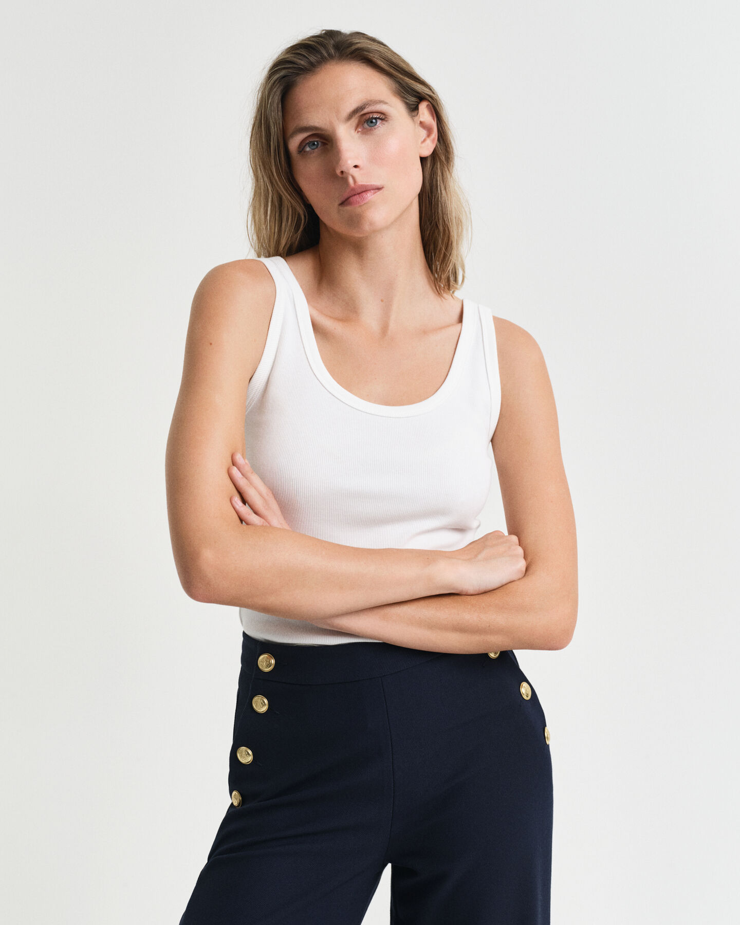 Slim&nbsp;fit ‑mitoitettu joustinneuletoppi