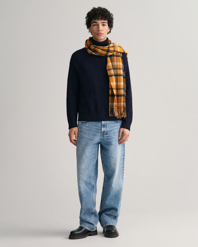 Kohopintainen pooloneule