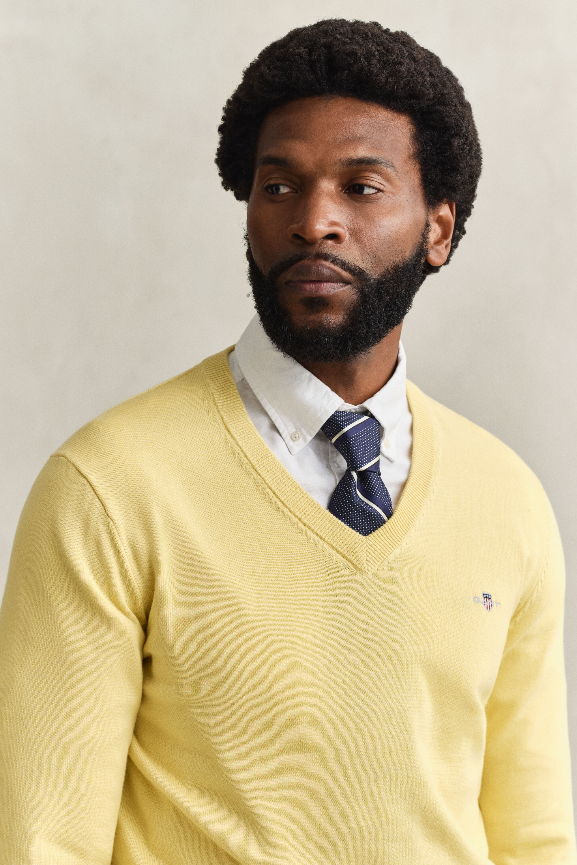 Klassinen puuvillaneulepusero, v-pääntie