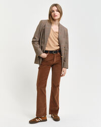 V‑neulepusero eritt&auml;in hienoa lampaanvillaa