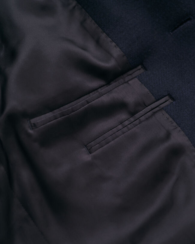 Hyvin istuva klassinen päällystakki villasta