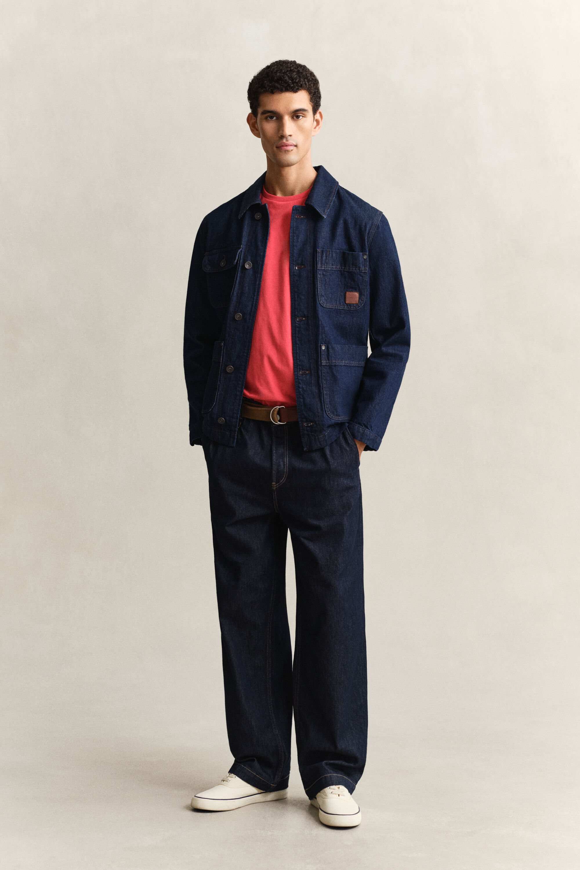 Regular fit ‑mitoitettu Shield-t‑paita