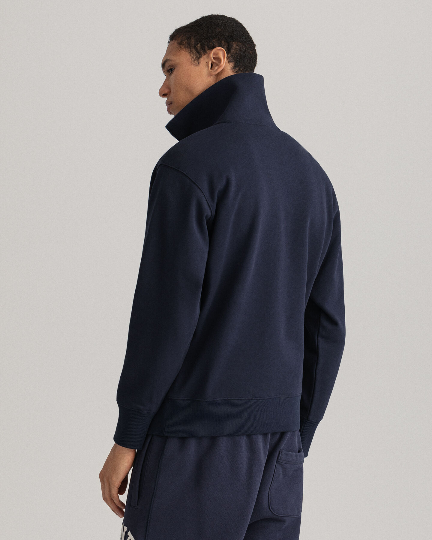 Retro Flag ‑neulepusero puolivetoketjulla