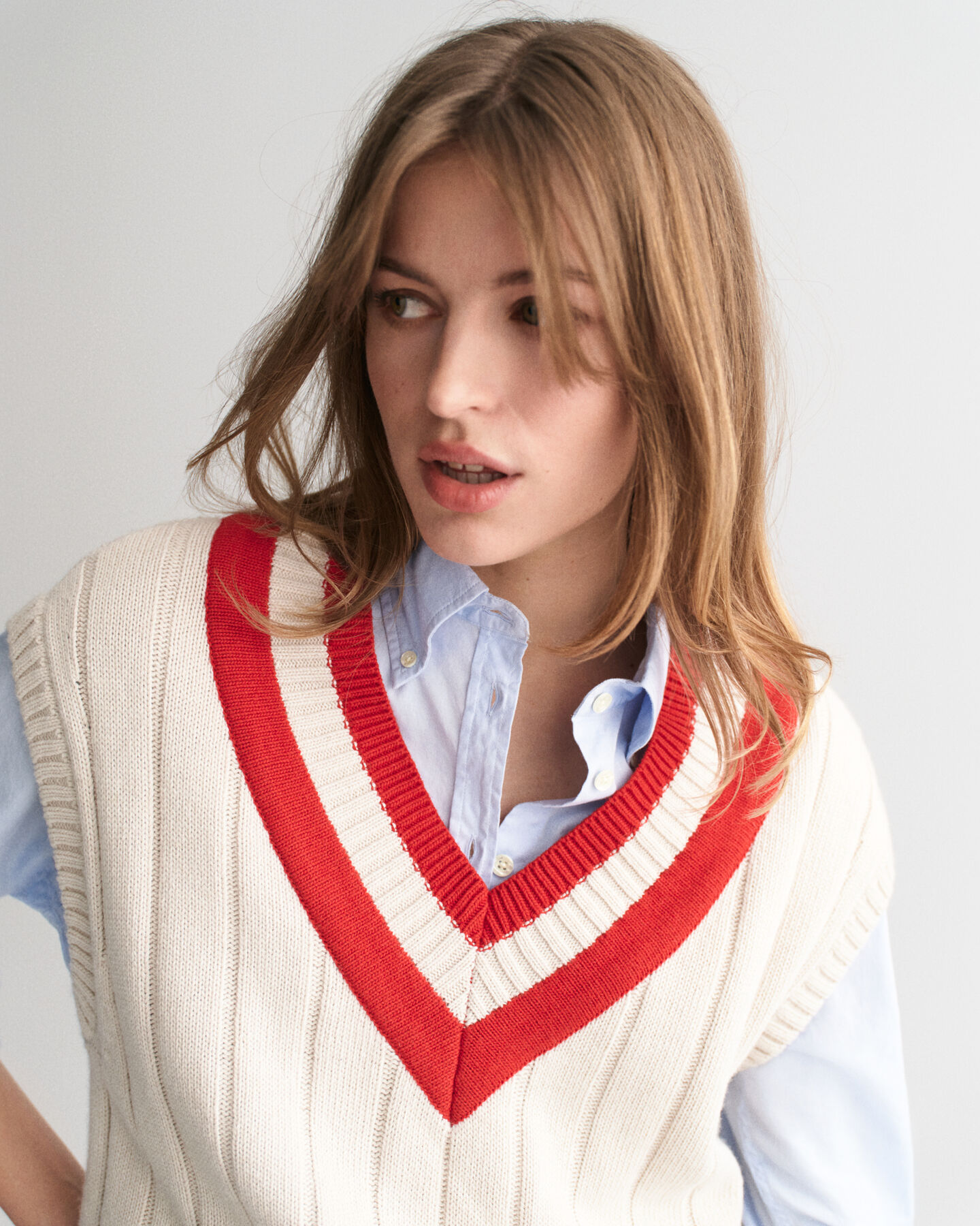 Kontrastiv&auml;rinen liivi, v‑p&auml;&auml;ntie