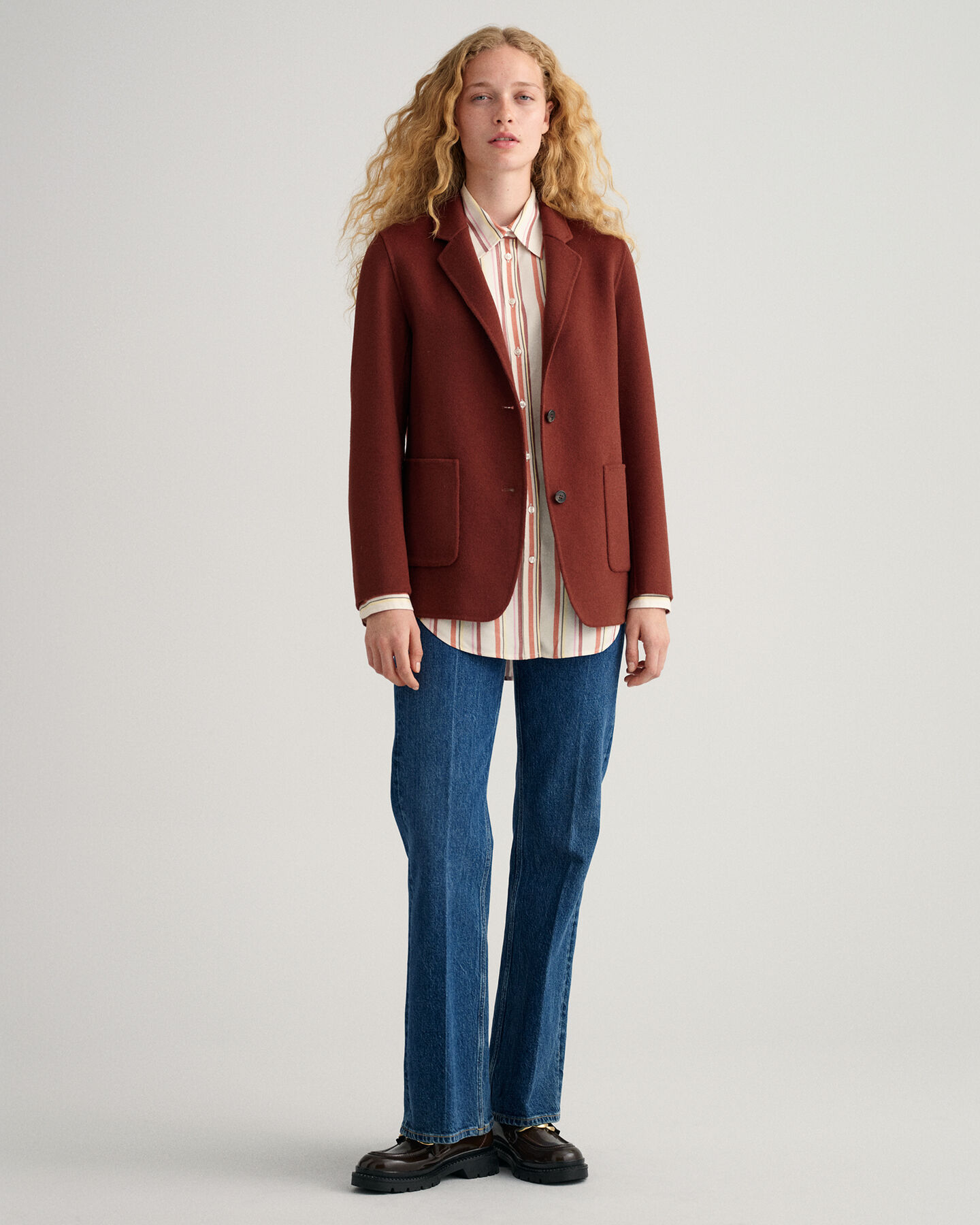 Käsin tikattu suora bleiseri