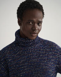 Monivärinen pooloneule