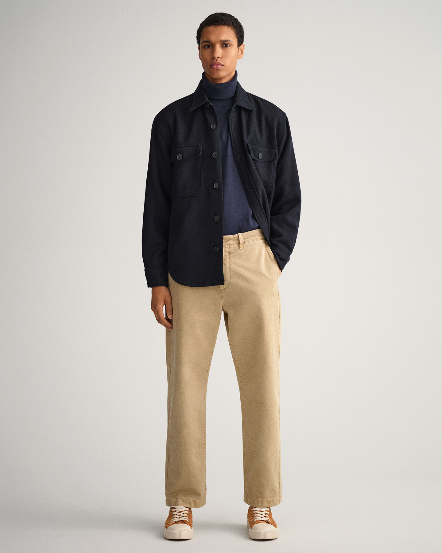 Puuvillan ja kašmirin sekoitteesta valmistettu pooloneulepusero