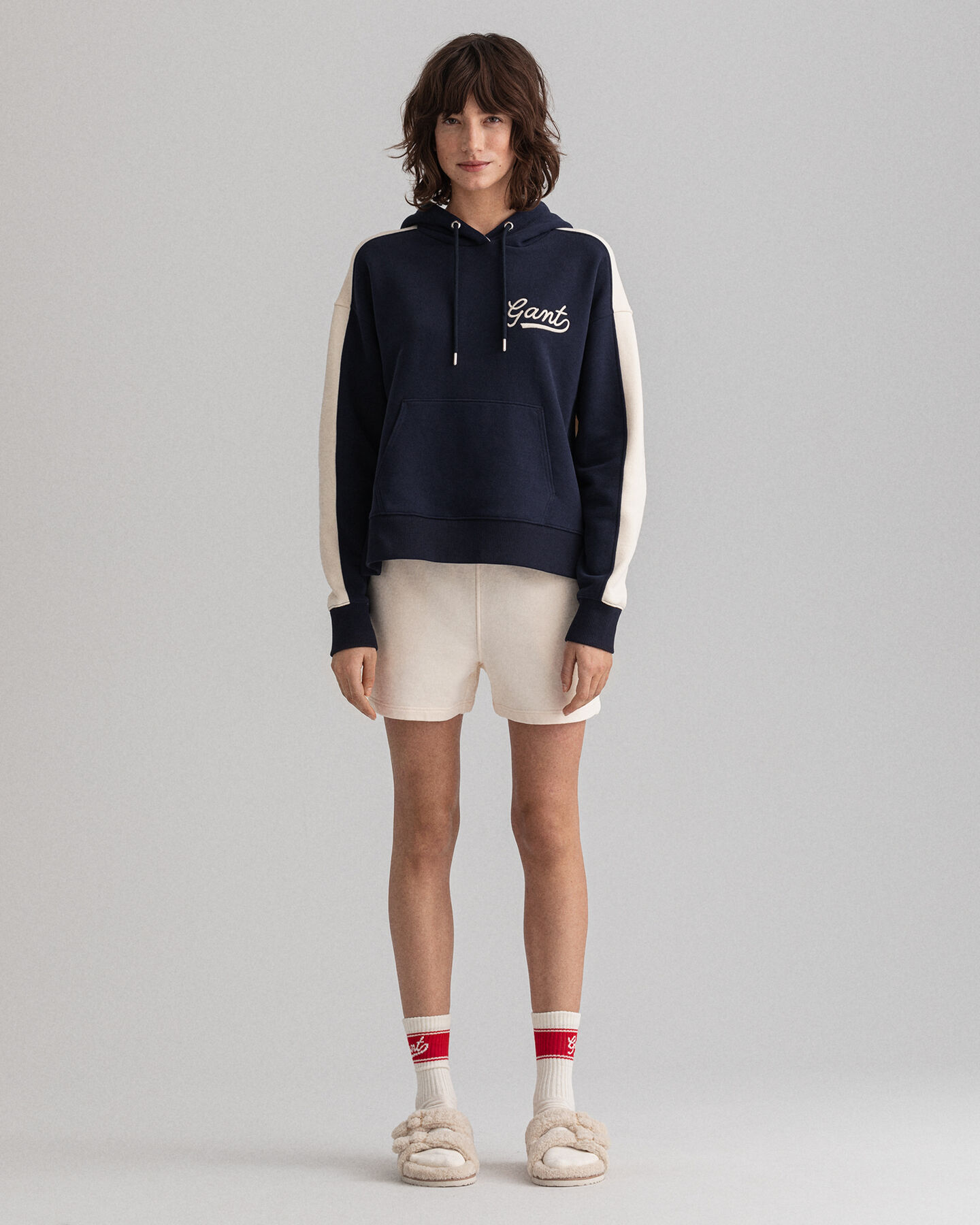 Monivärinen huppari