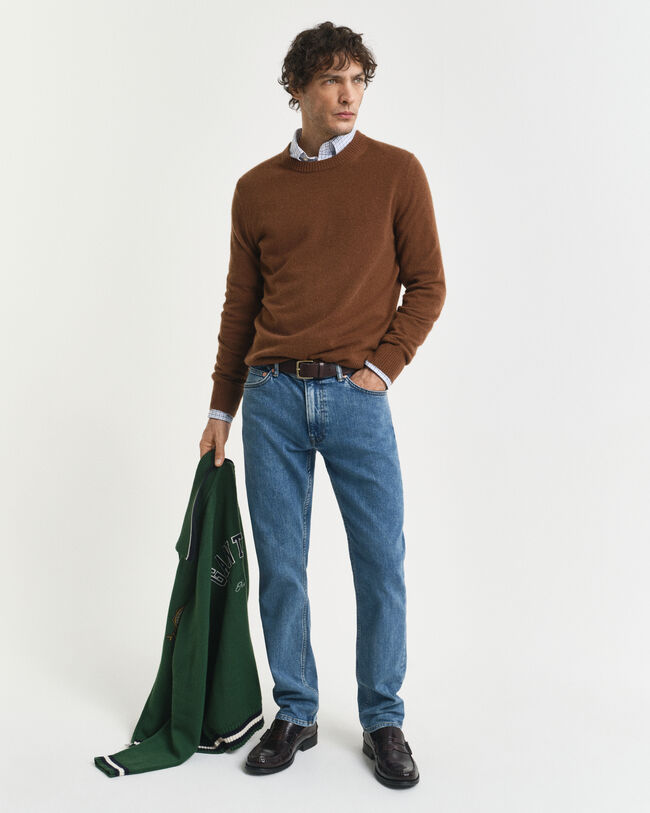 Regular fit ‑mitoitetut Clean Wash ‑farkut