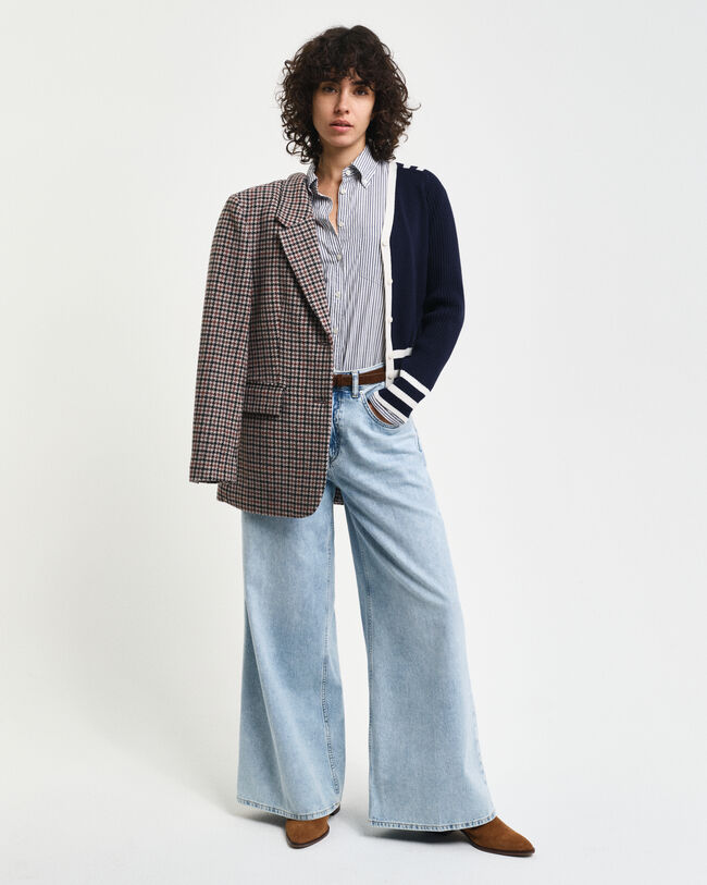 Kontrastiv&auml;rinen neuletakki, v‑p&auml;&auml;ntie