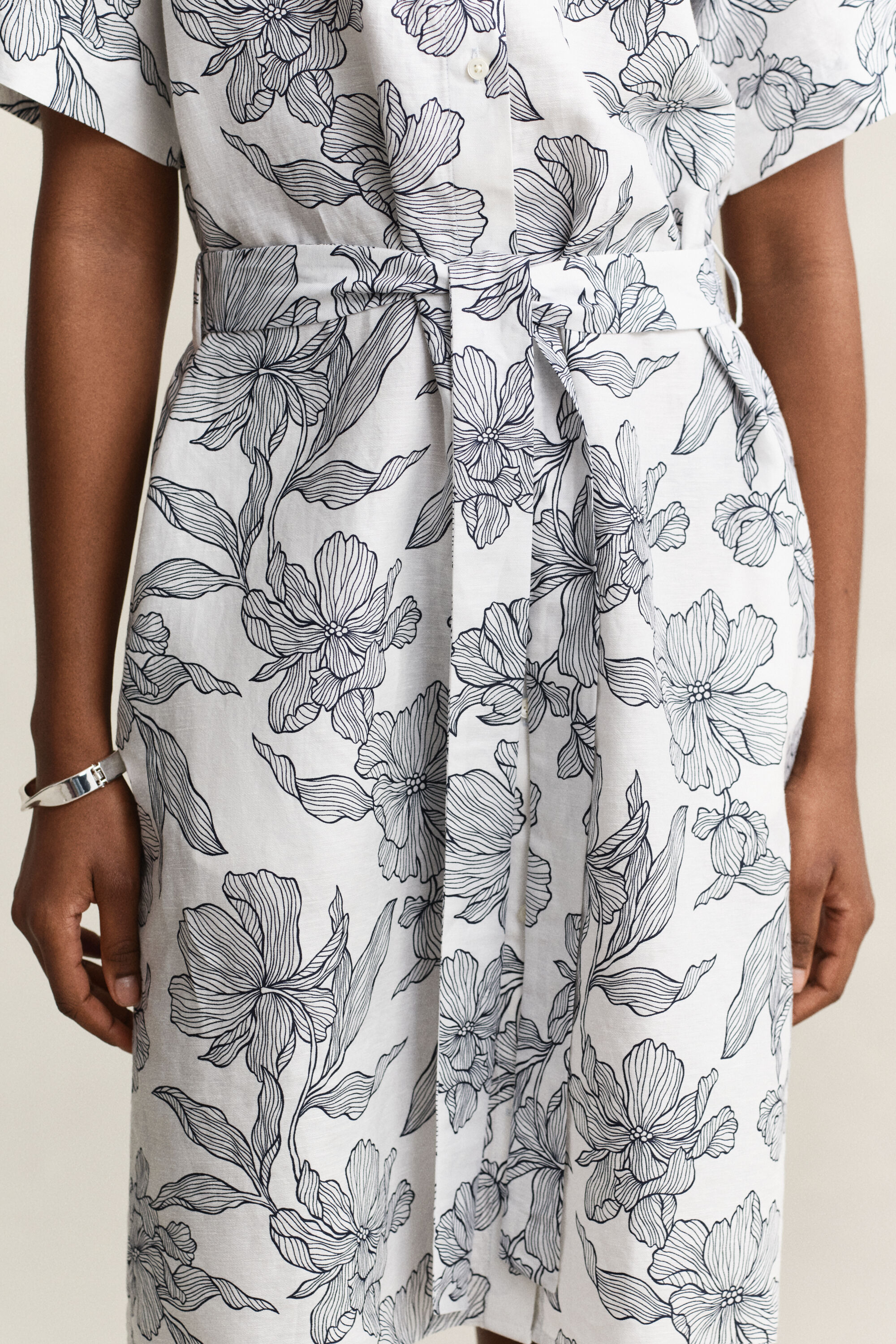 Kukallinen pellavapaitamekko