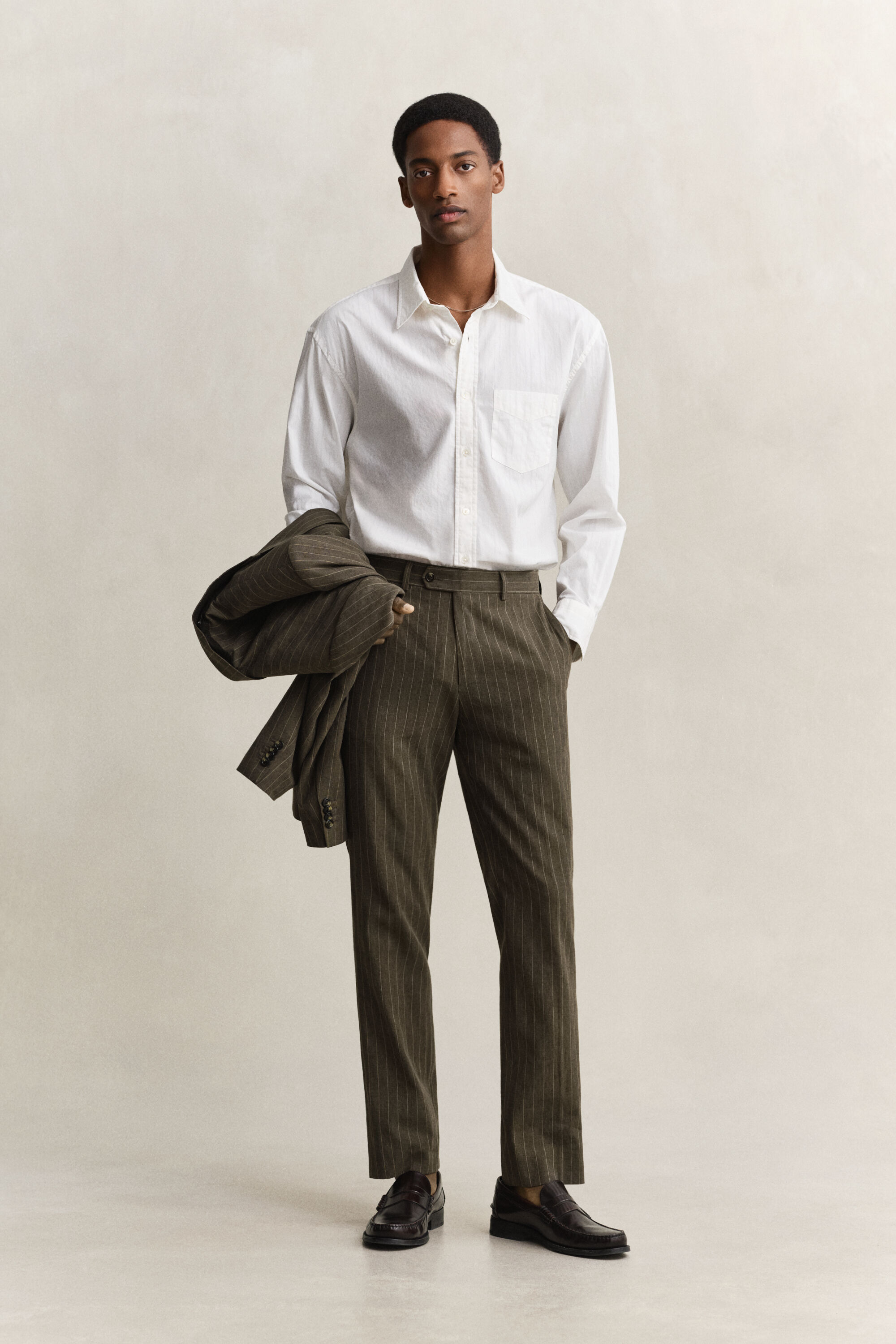 Liituraidalliset puvunhousut