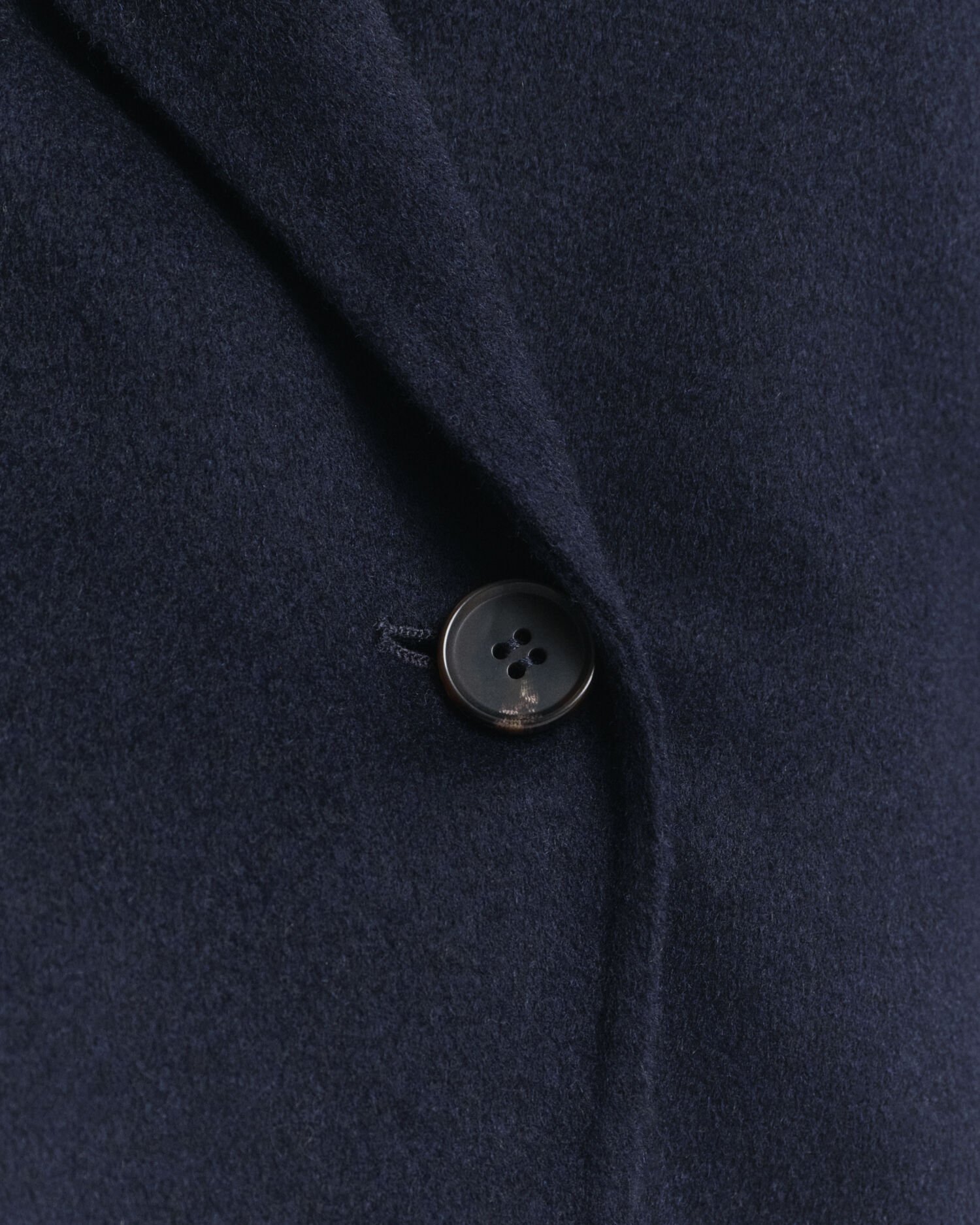 Käsin tikattu takki ja vyö