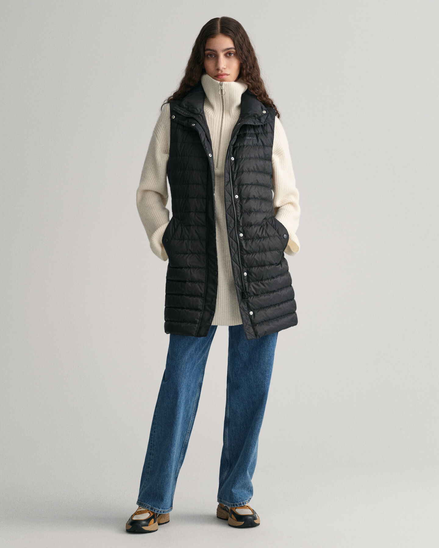 Pitk&auml; kevytuntuvaliivi