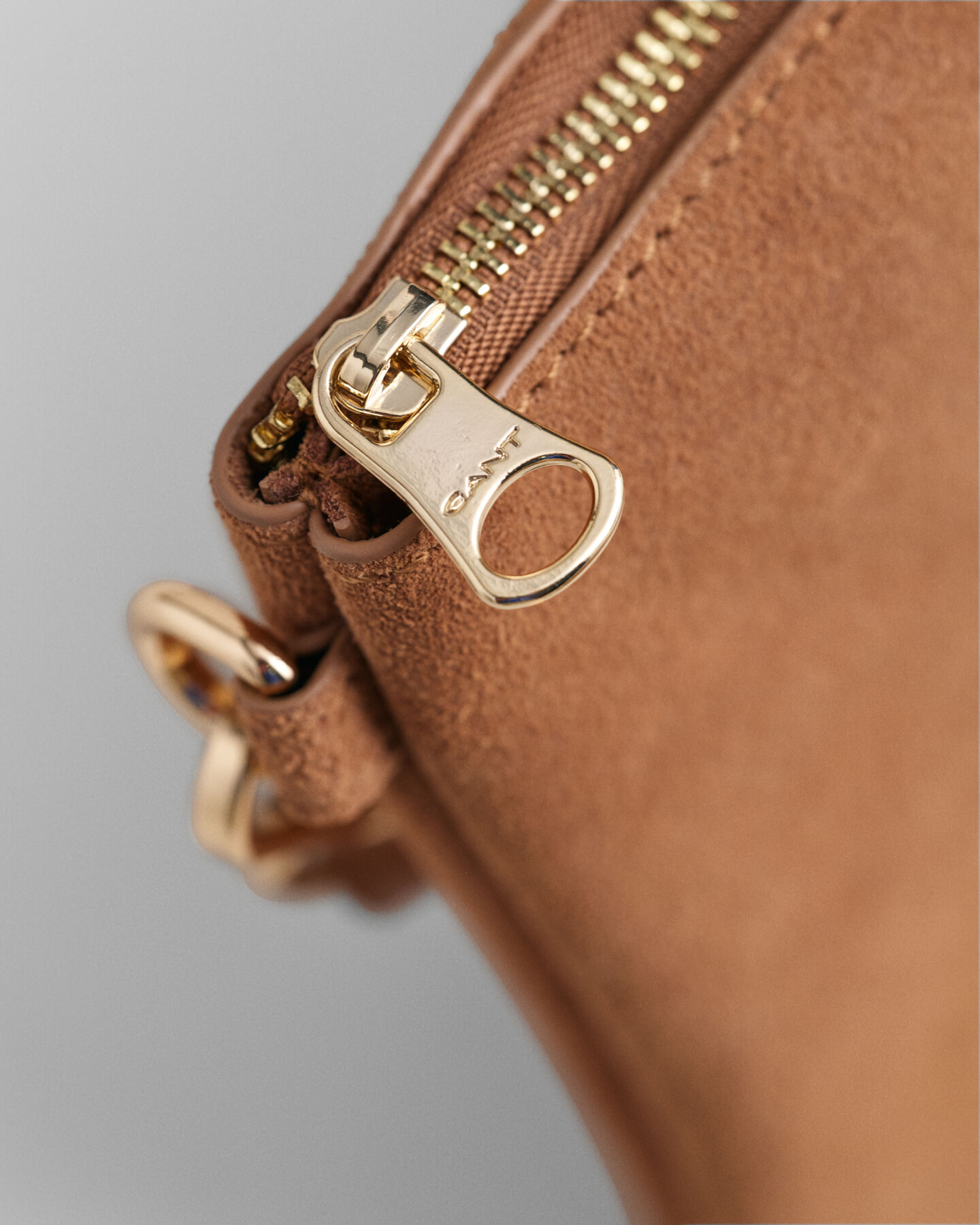 Mokkanahkainen lähettilaukku