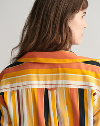 Relaxed&nbsp;fit ‑mitoitettu Tie Band -raitapaita