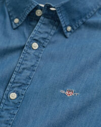 Slim fit ‑mitoitettu indigonsininen paita