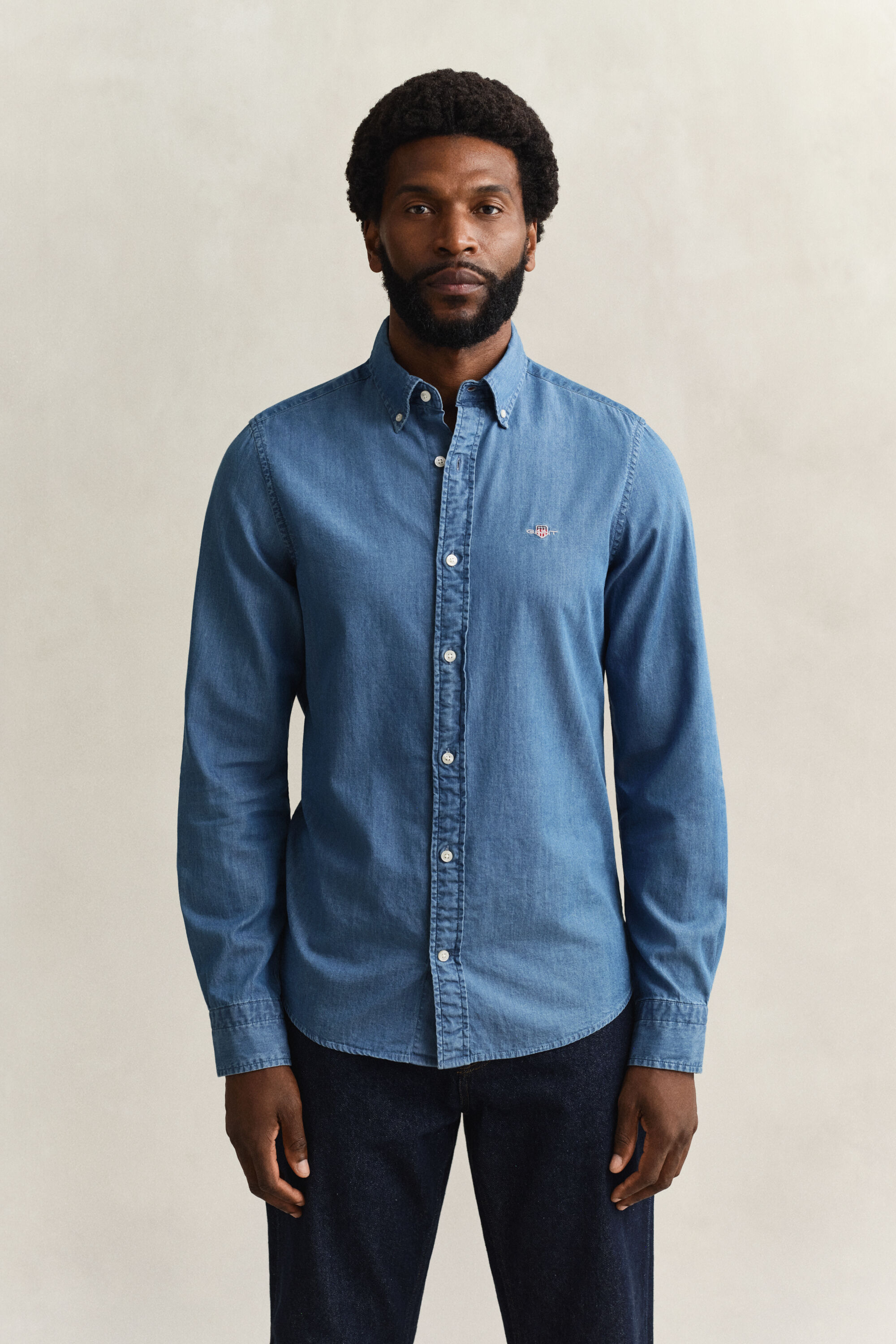 Slim fit ‑mitoitettu indigonsininen paita