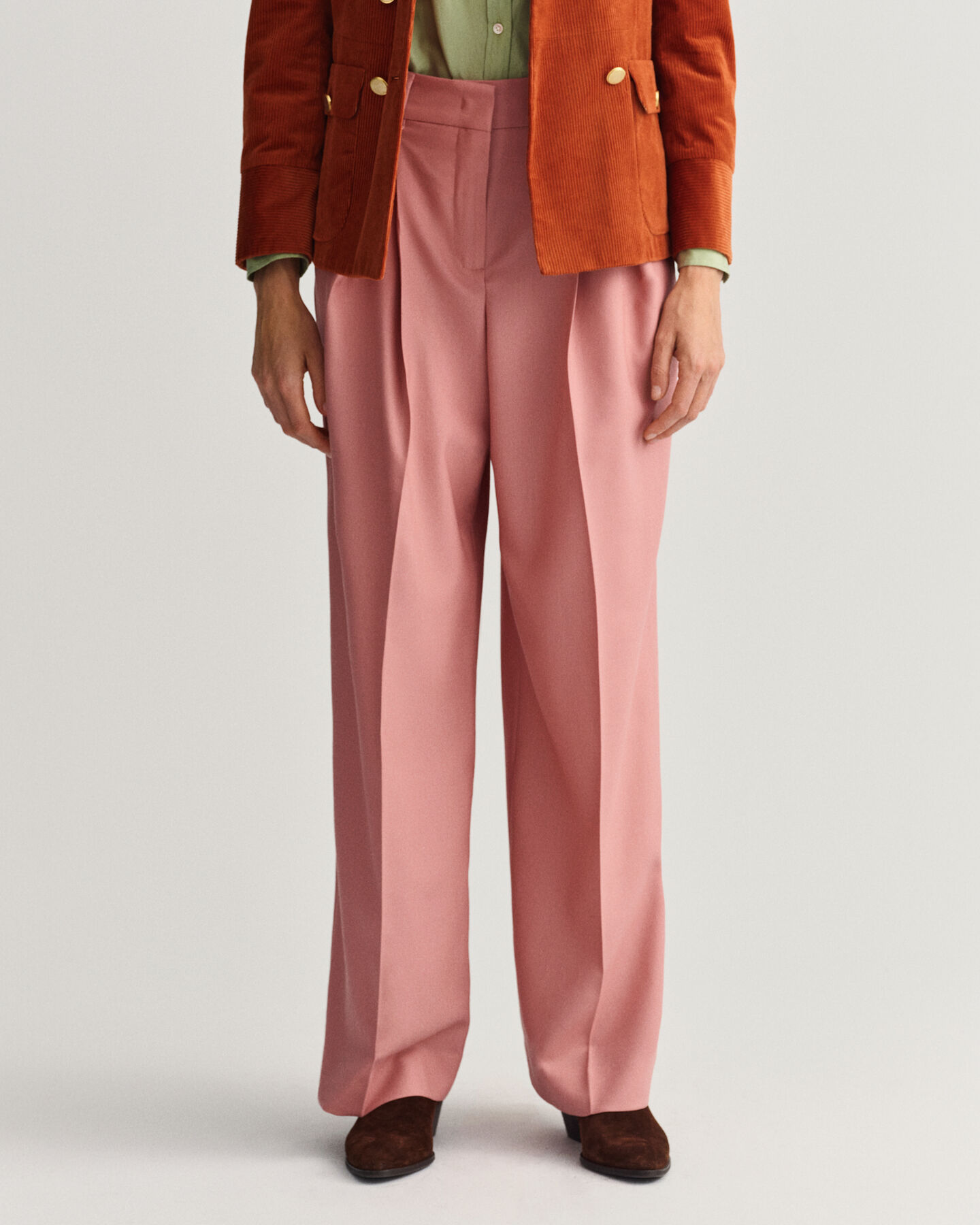 Korkeavyötäröiset leveälahkeiset laskoshousut