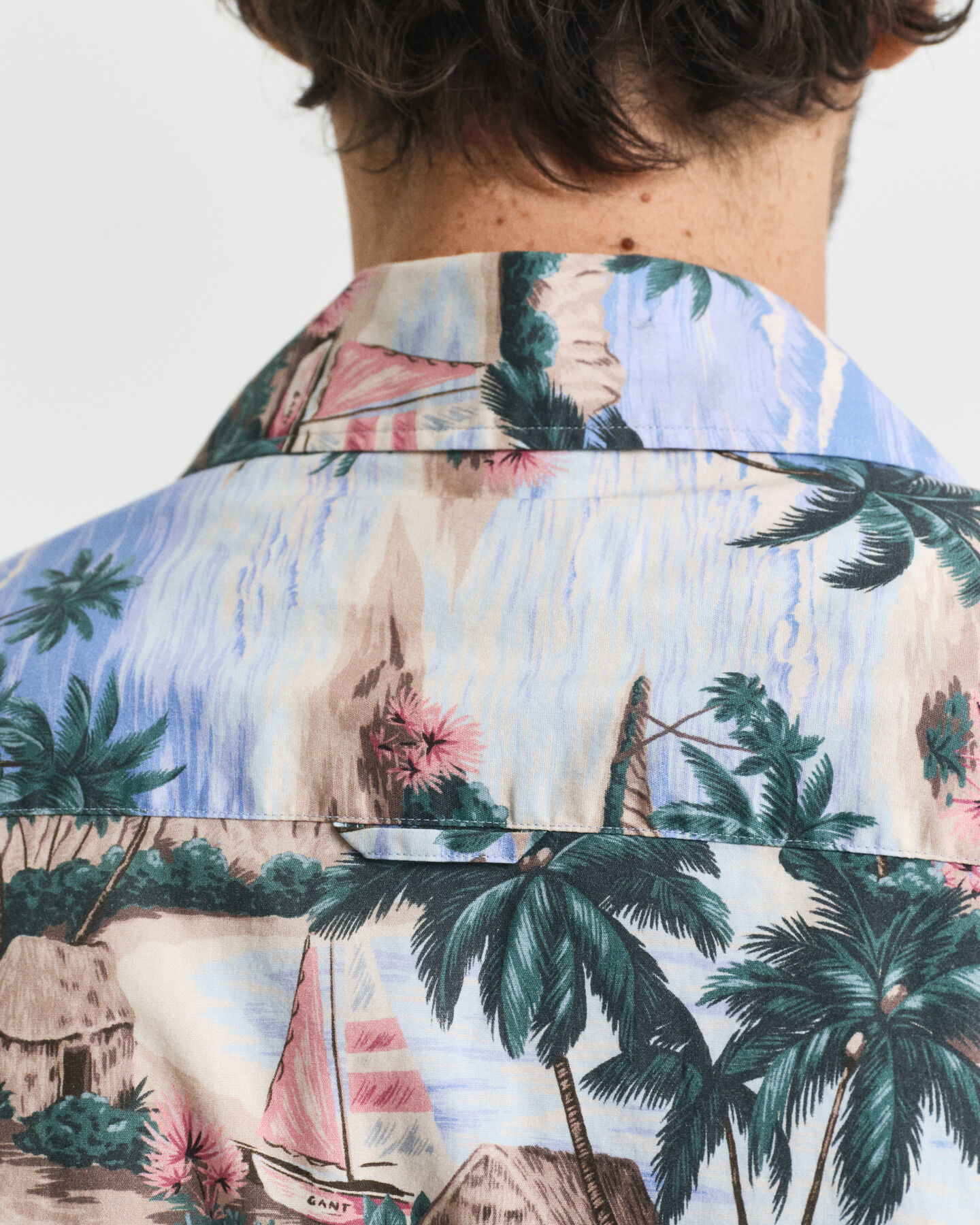 Relaxed fit ‑mitoitettu Island-printtipaita