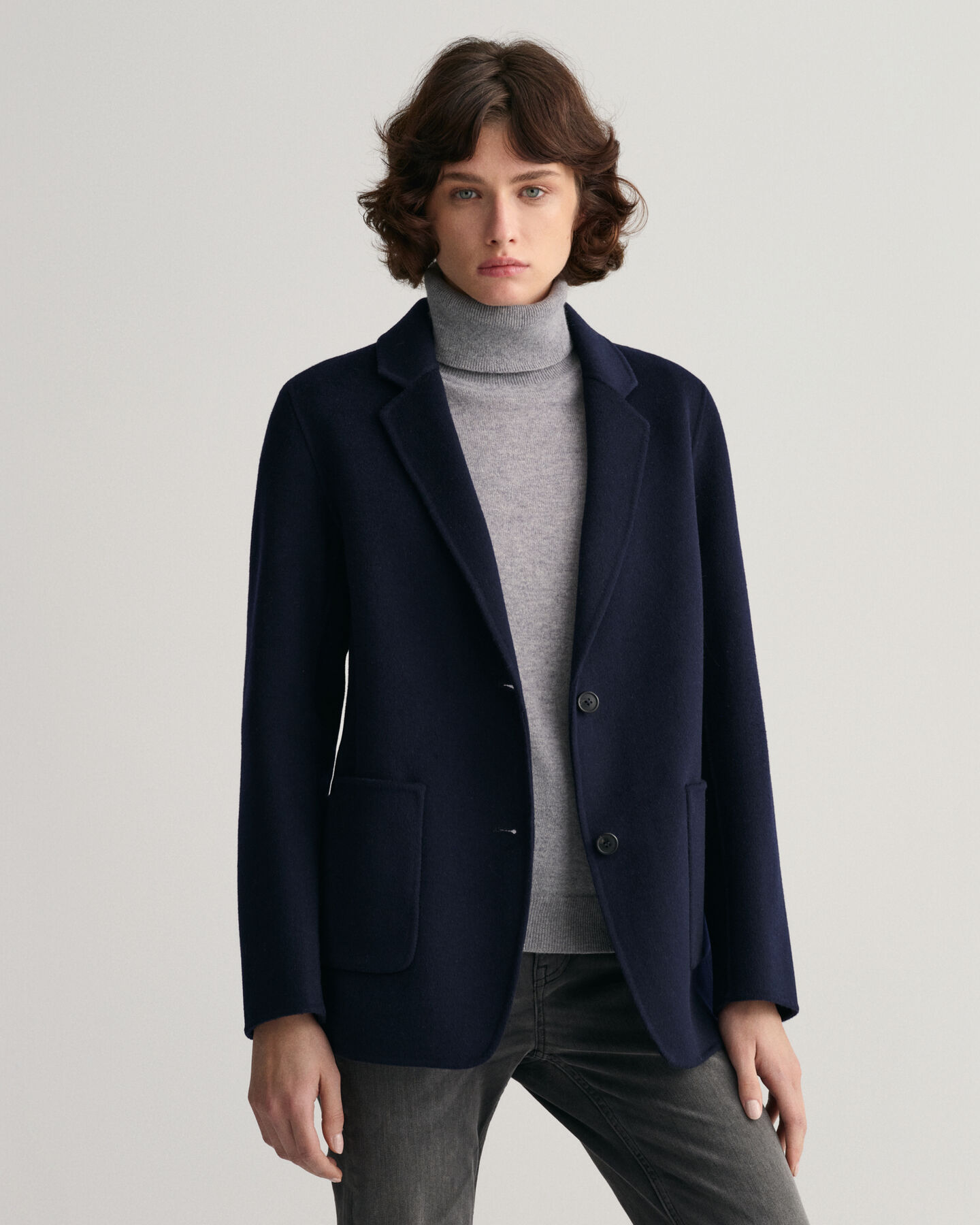 Käsin tikattu suora bleiseri