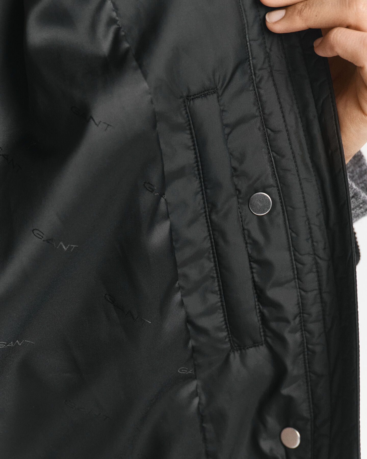 Vakosamettisomisteinen tikkitakki