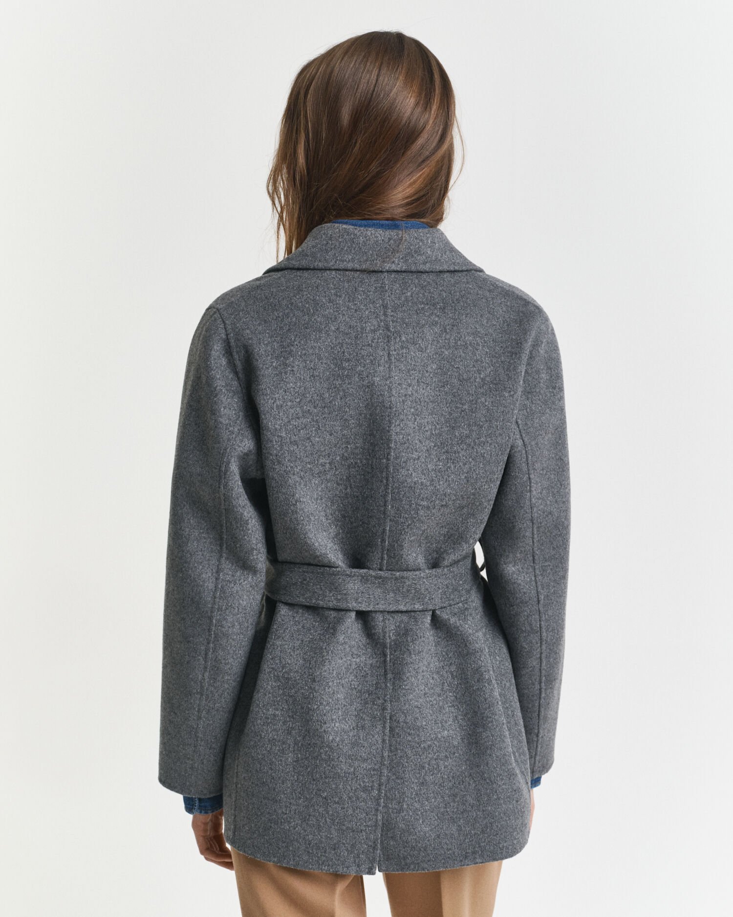 Käsin tikattu takki ja vyö