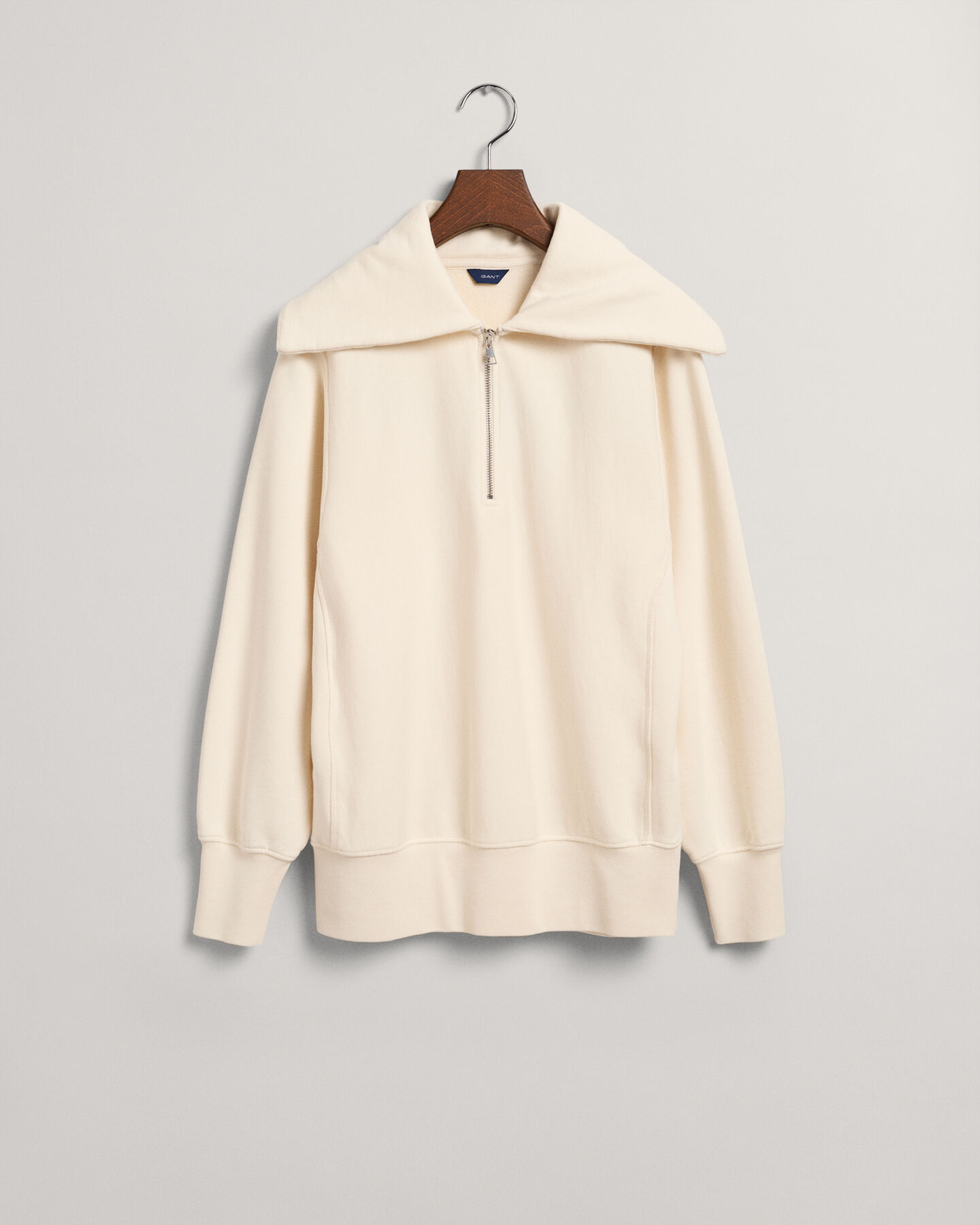 Kauluksellinen Sportswear-collegepaita, jossa vetoketju p&auml;&auml;ntiell&auml;