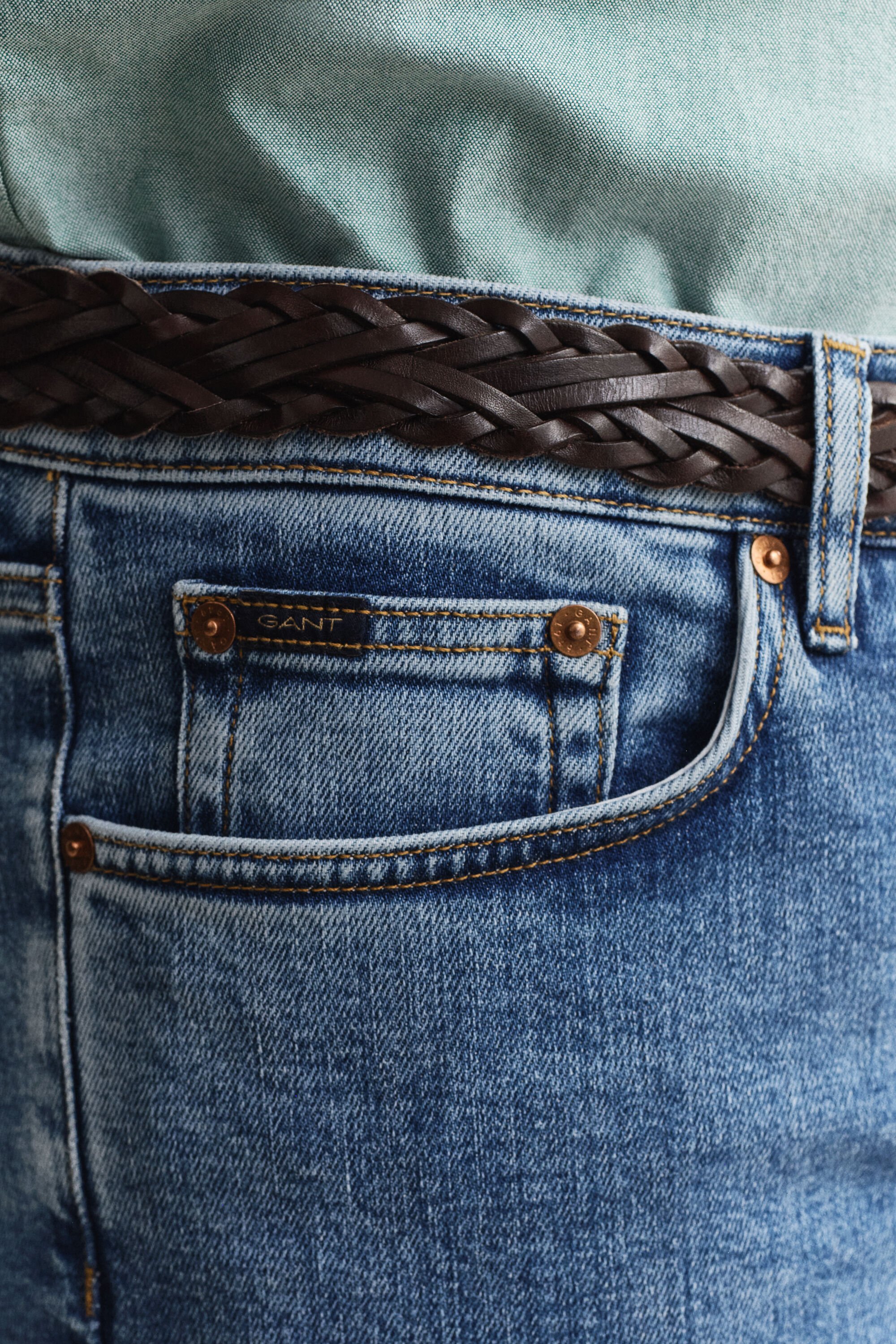 Slim fit ‑mitoitetut Clean Wash ‑farkut