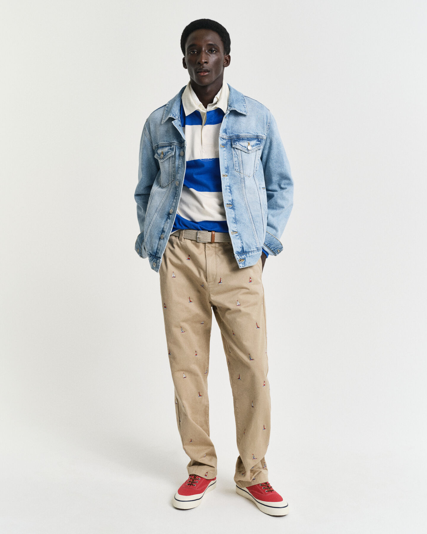 Straight&nbsp;fit ‑mitoitetut kirjaillut chinot