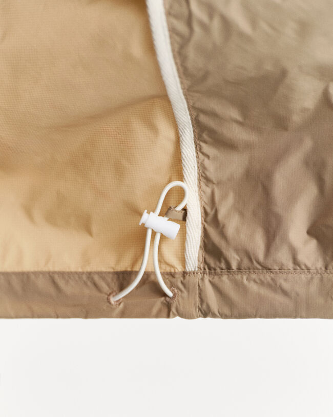 Kevyt pakattava tuulitakki