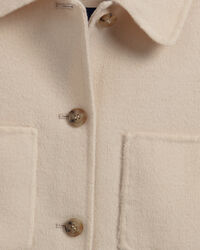 K&auml;sin tikattu paitatakki