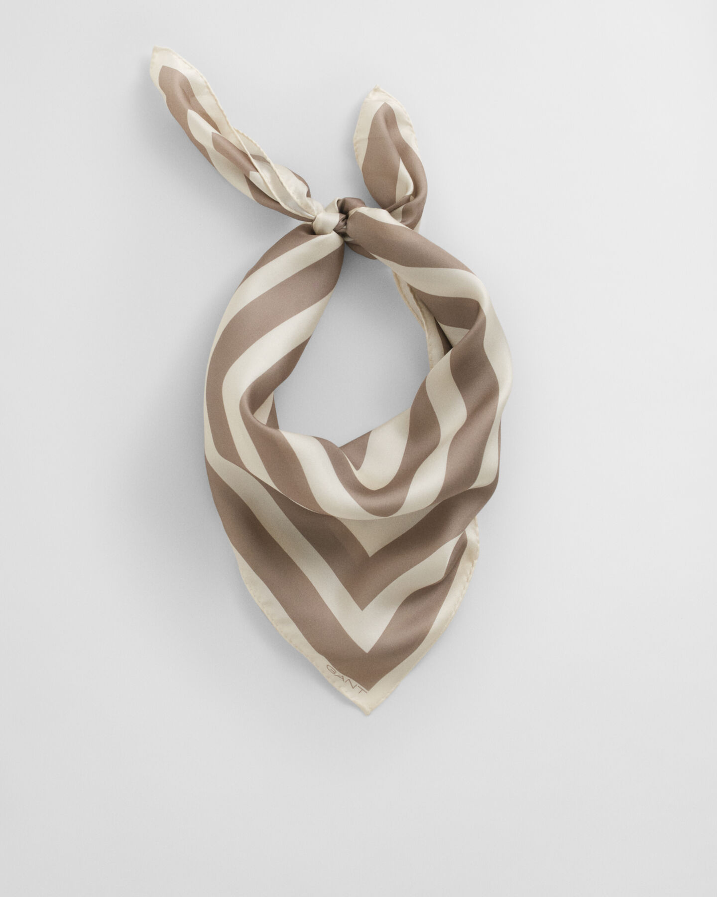 Raidallinen silkkihuivi