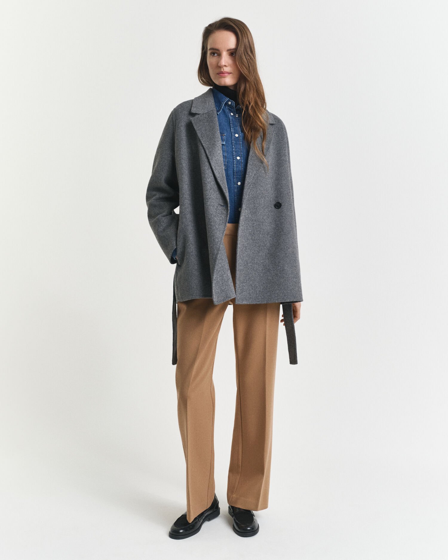 Käsin tikattu takki ja vyö