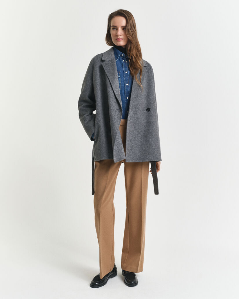 Käsin tikattu takki ja vyö