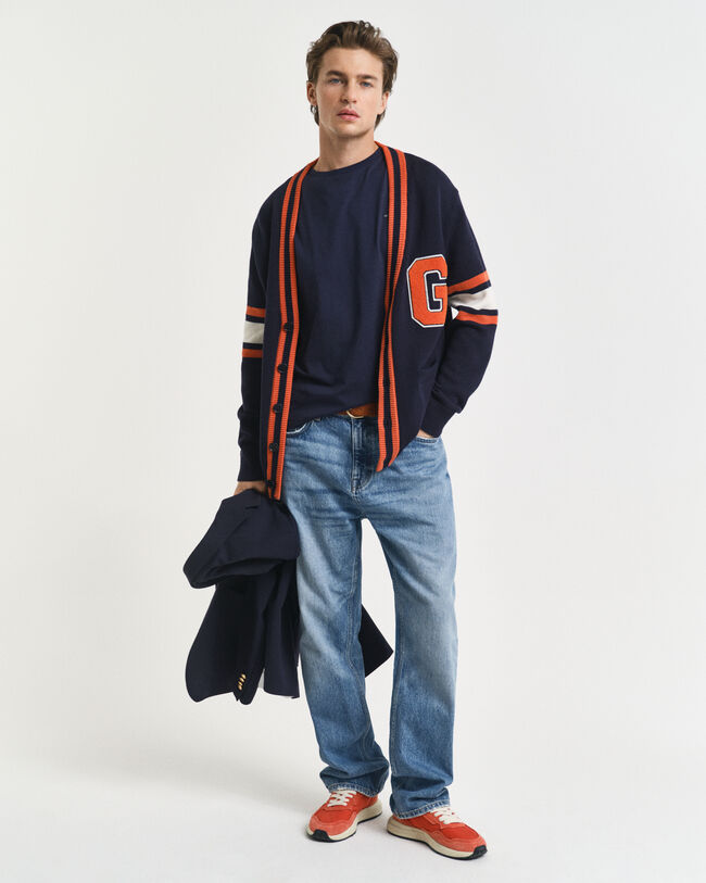 Slim fit ‑mitoitettu Shield-t‑paita