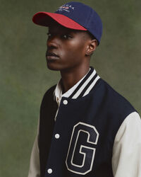 Varsity Jacket nahasta ja muista materiaaleista