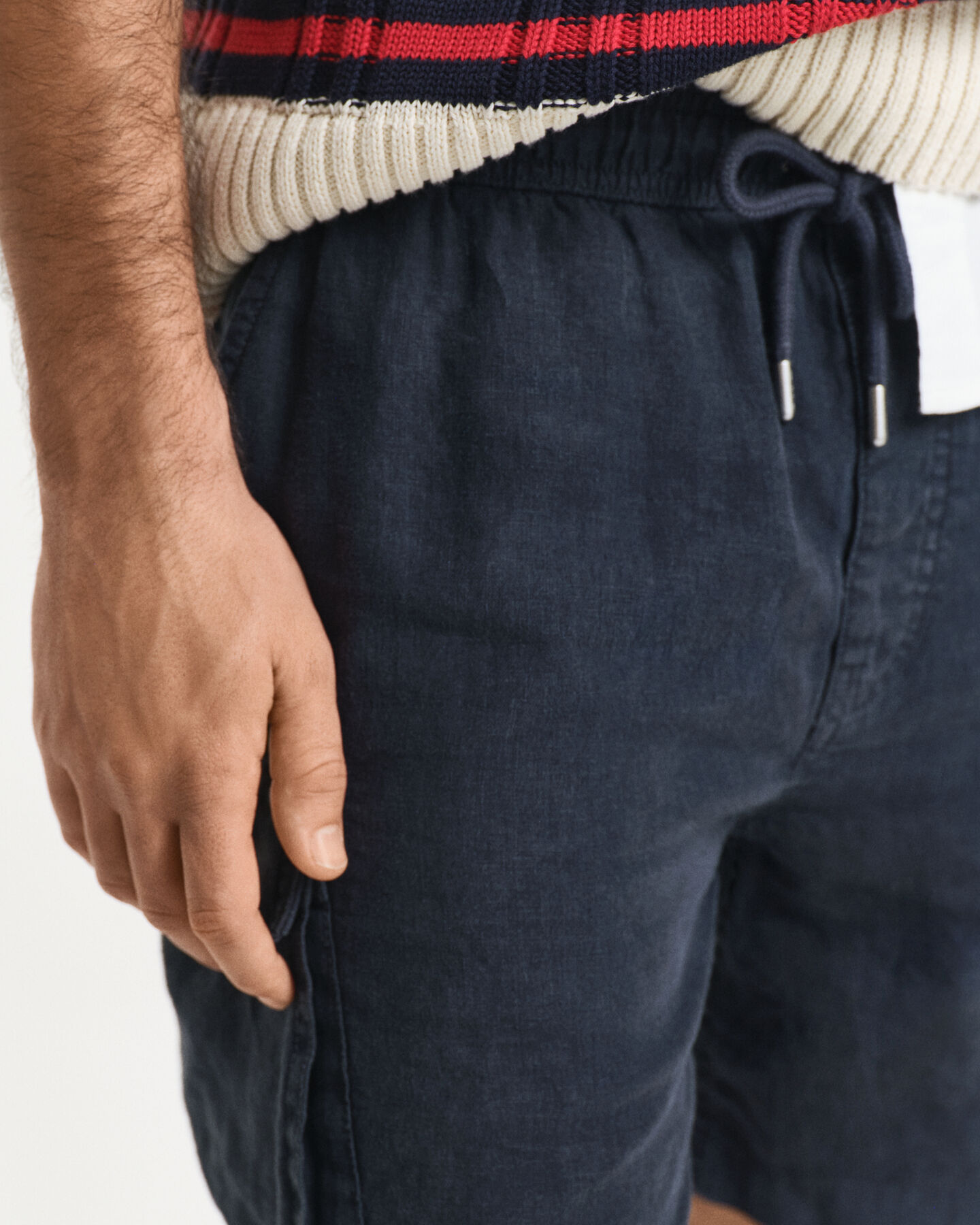 Regular fit ‑mitoitetut pellavaiset reisitaskushortsit