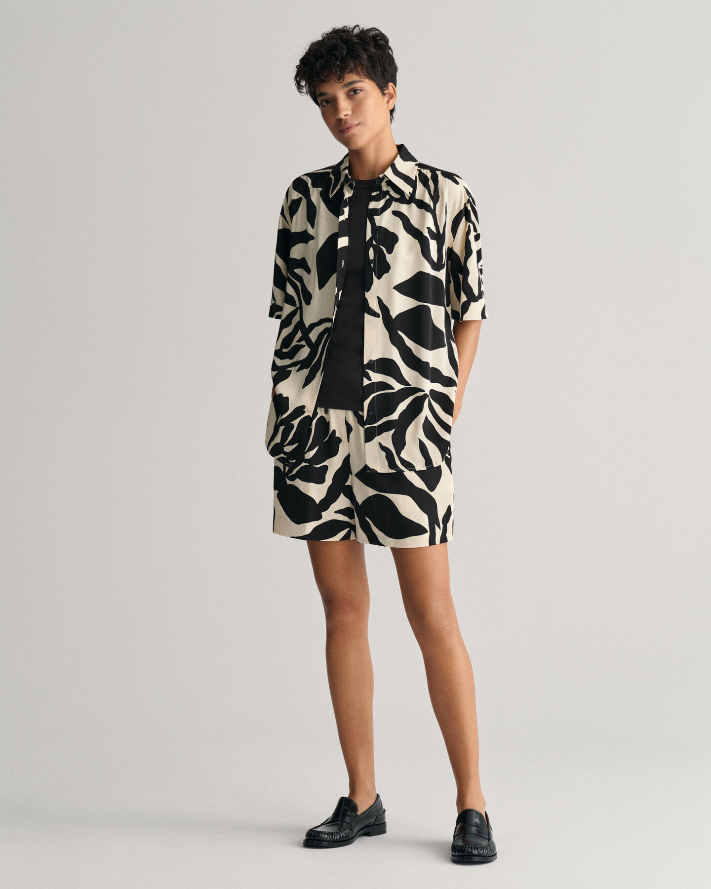 Relaxed&nbsp;fit ‑mitoitetut Palm Print Pull-On-shortsit